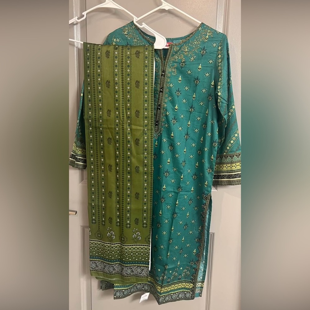 Zeen 2pc kameez and dupatta only. Pakistani Indian